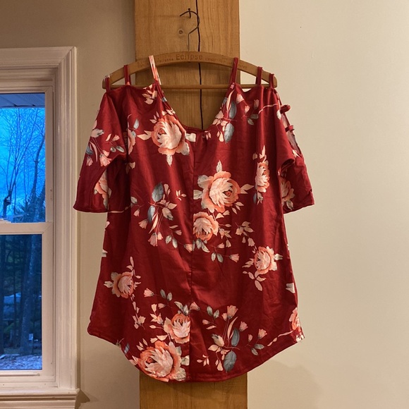 Floral cold shoulder t-shirt - Picture 3 of 4